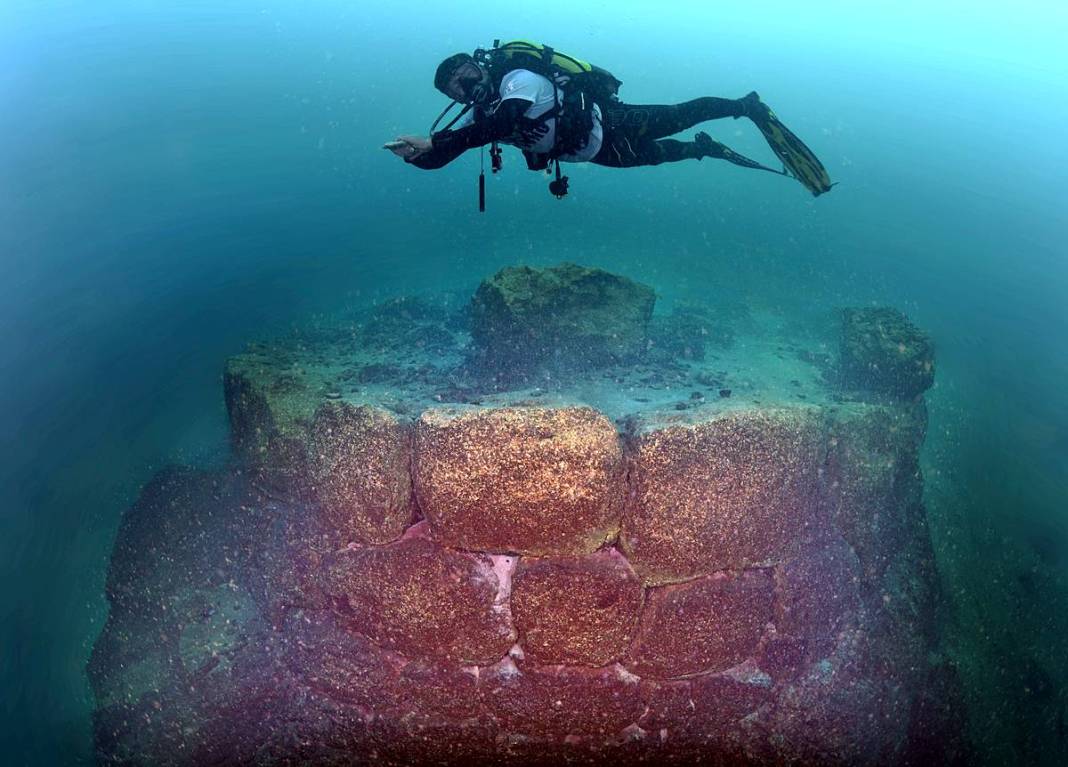 Gölde kale burcu ve duvar kalıntıları bulundu! Su altı turizmine katkı sağlayacak 20